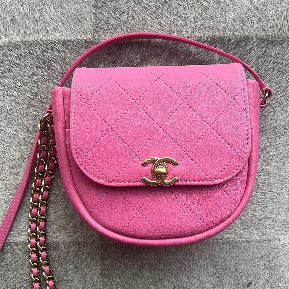 Chanel Caviar leather pink crossbody bag